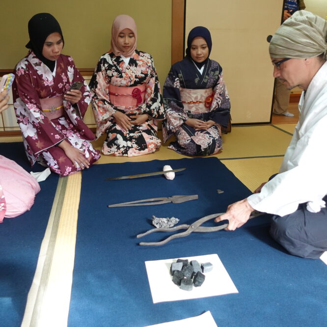 「すごいぞ！防府」秋の大イベント　着物で日本刀鑑賞